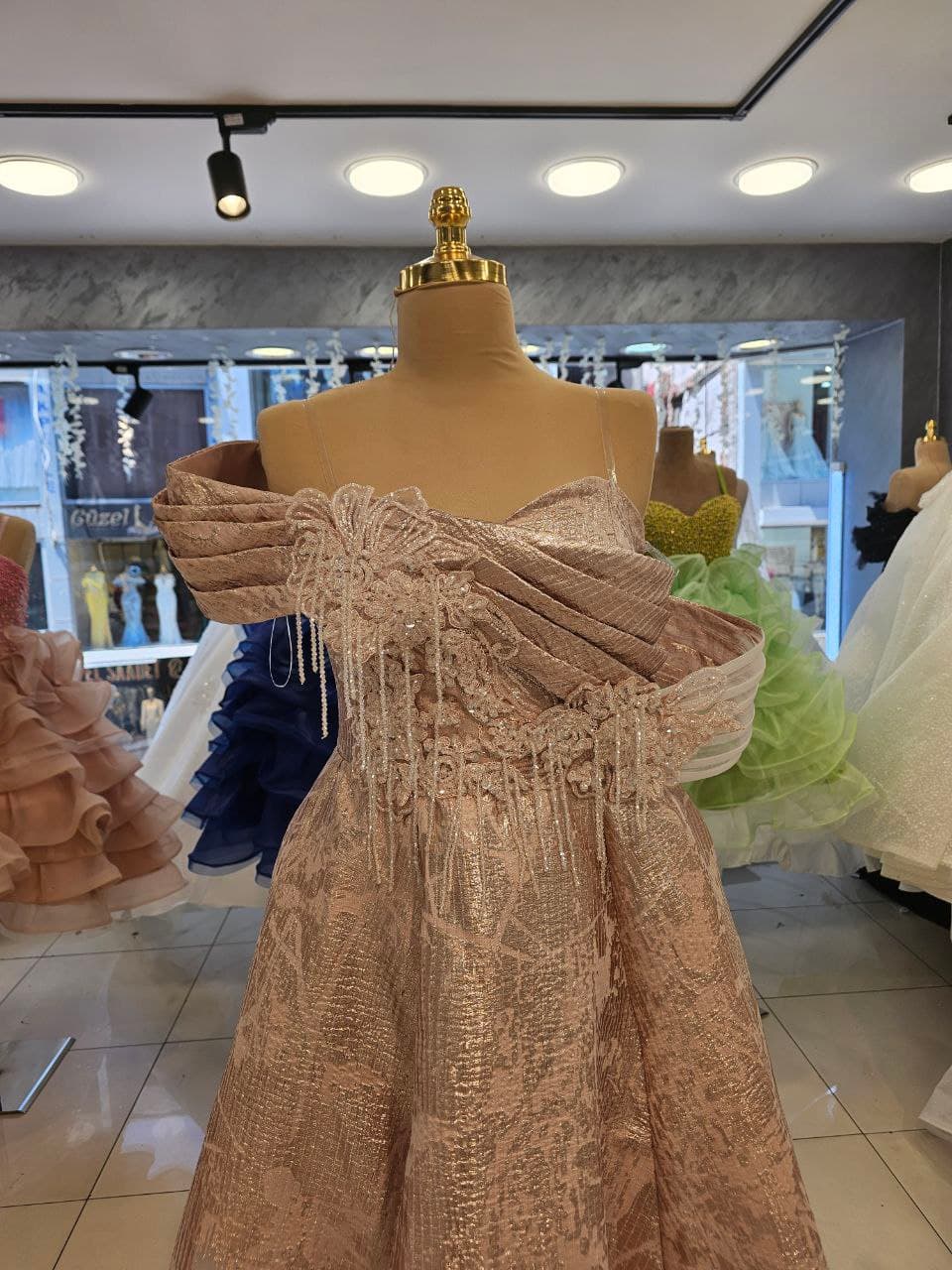 Robe de Soirée Élégante - Image 1